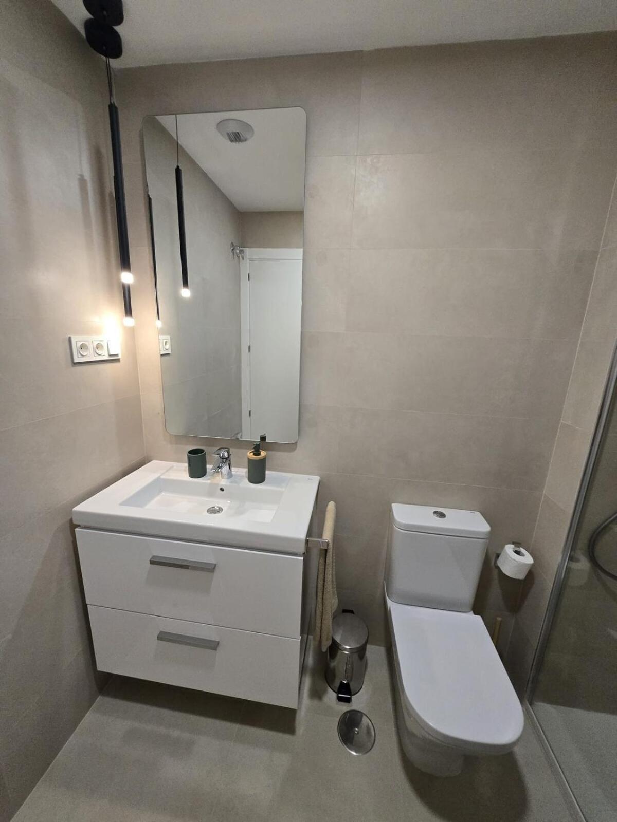Luxury 3 Bed 26 Floor Apartment