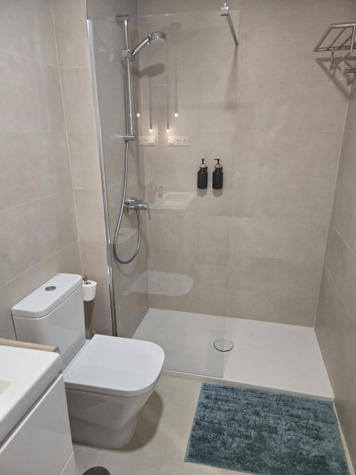 Luxury 3 Bed 26 Floor Apartment *
